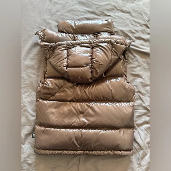 ARITZIA THE SUPER PUFF VEST HIGH GLOSS - Picture 4 of 8